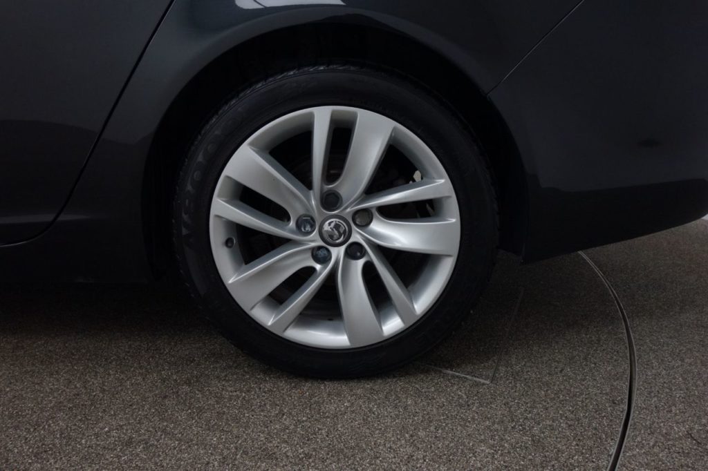 Used_2014_BLACK_VAUXHALL_INSIGNIA_1