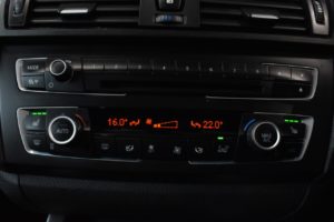 Used_2014_BLUE_BMW_2-SERIES_3
