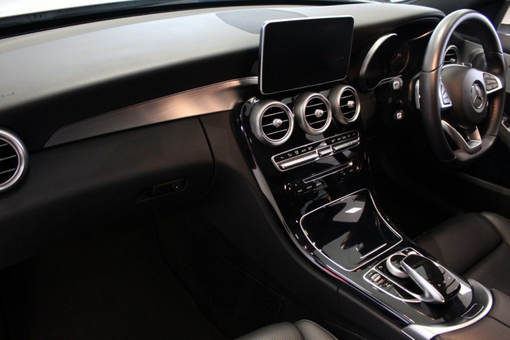 Used_2014_WHITE_MERCEDES-BENZ_C-CLASS_2