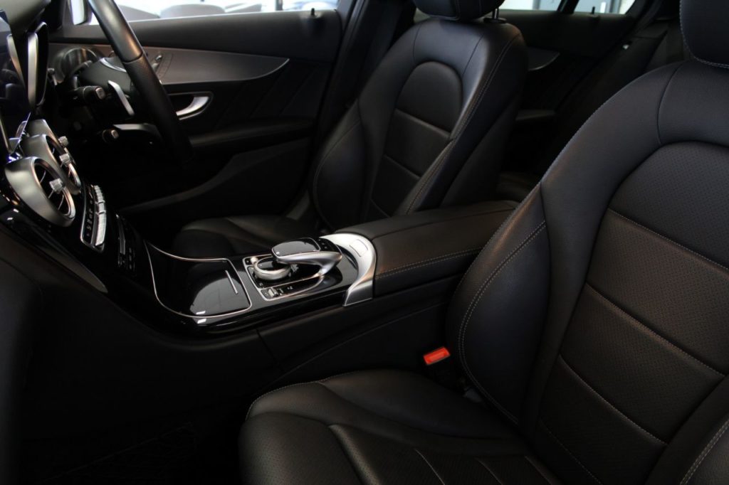 Used_2014_WHITE_MERCEDES-BENZ_C-CLASS_2
