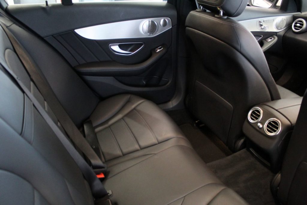 Used_2014_WHITE_MERCEDES-BENZ_C-CLASS_2