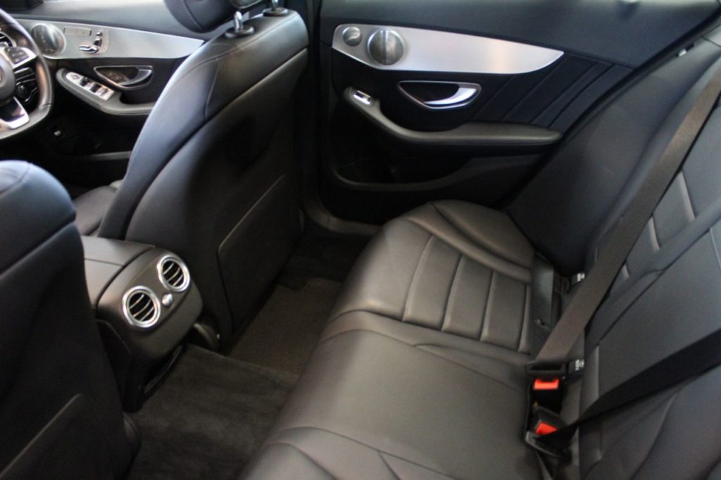 Used_2014_WHITE_MERCEDES-BENZ_C-CLASS_2
