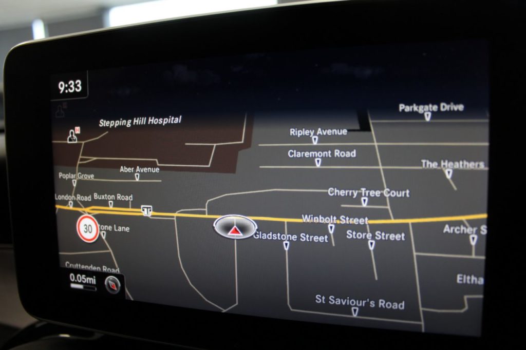 Used_2014_WHITE_MERCEDES-BENZ_C-CLASS_2