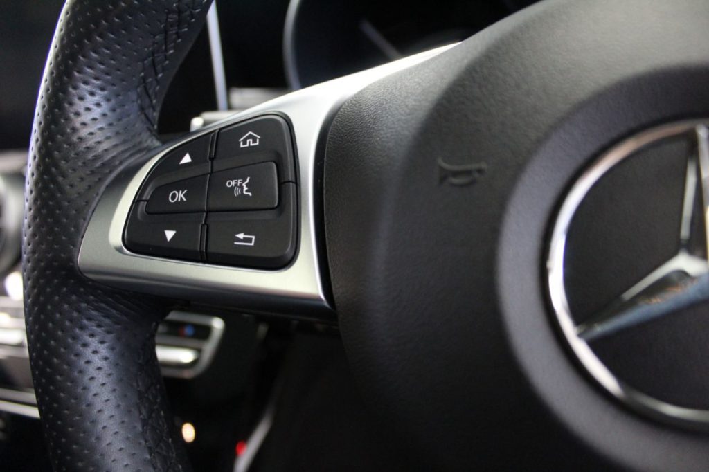 Used_2014_WHITE_MERCEDES-BENZ_C-CLASS_2
