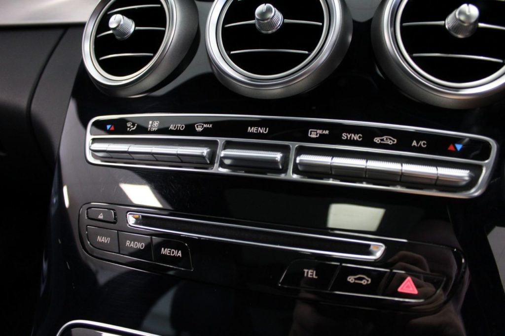 Used_2014_WHITE_MERCEDES-BENZ_C-CLASS_2