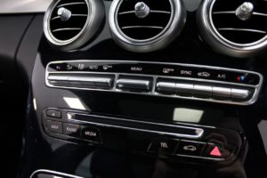 Used_2014_WHITE_MERCEDES-BENZ_C-CLASS_2