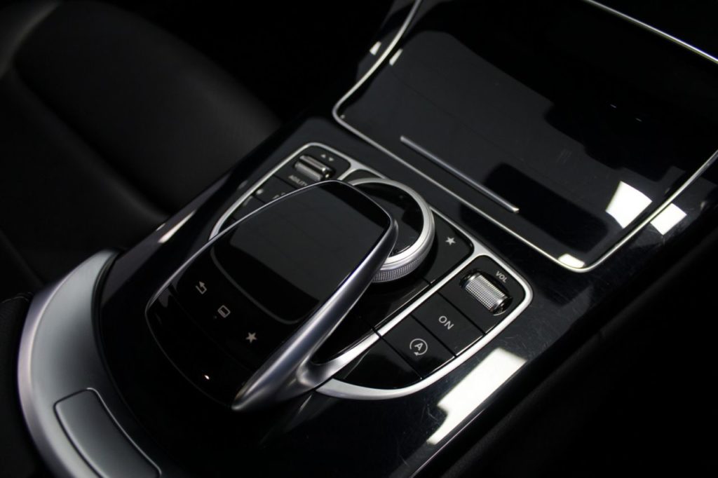 Used_2014_WHITE_MERCEDES-BENZ_C-CLASS_2