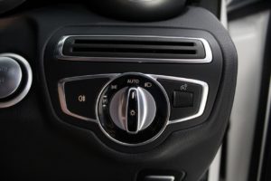 Used_2014_WHITE_MERCEDES-BENZ_C-CLASS_2