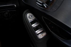 Used_2014_WHITE_MERCEDES-BENZ_C-CLASS_2