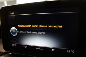 Used_2014_WHITE_MERCEDES-BENZ_C-CLASS_2