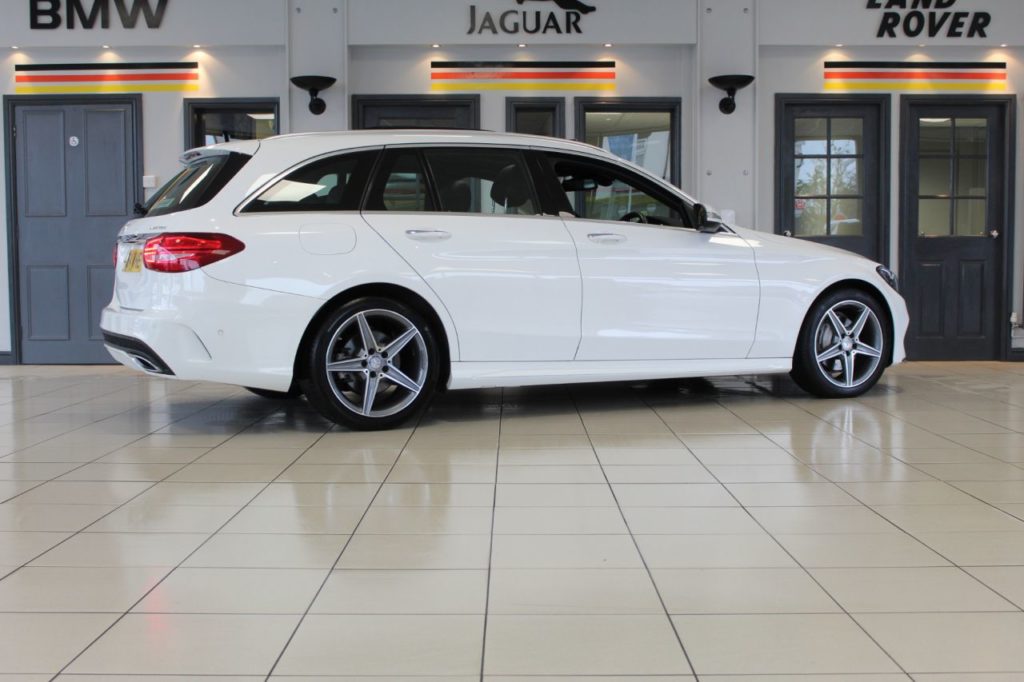 Used_2014_WHITE_MERCEDES-BENZ_C-CLASS_2