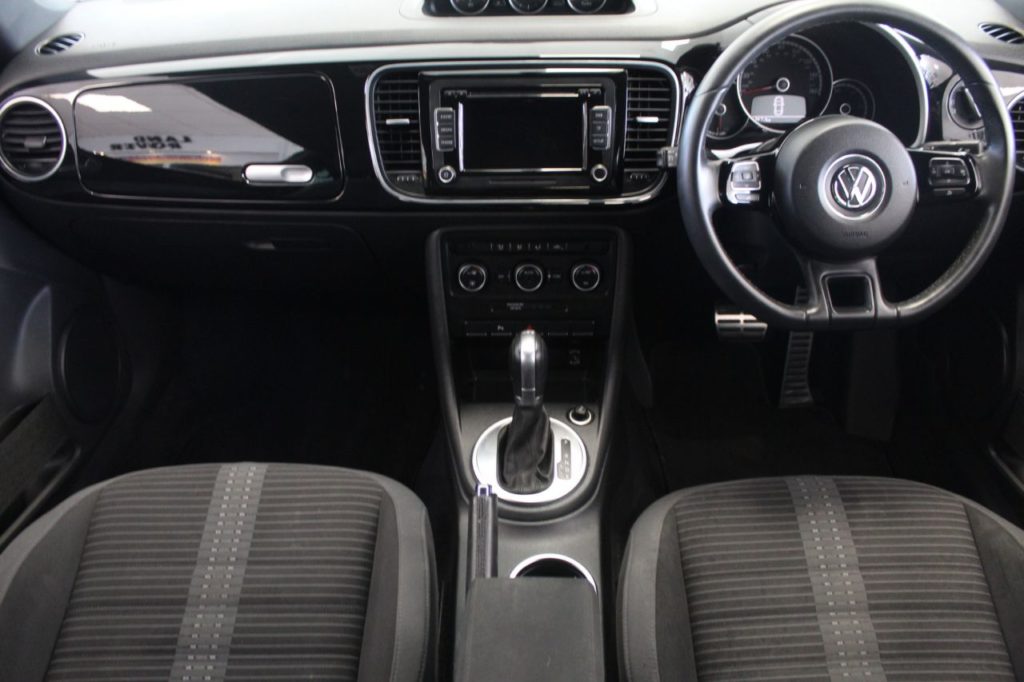 Used_2015_SILVER_VOLKSWAGEN_BEETLE_2