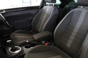 Used_2015_SILVER_VOLKSWAGEN_BEETLE_2
