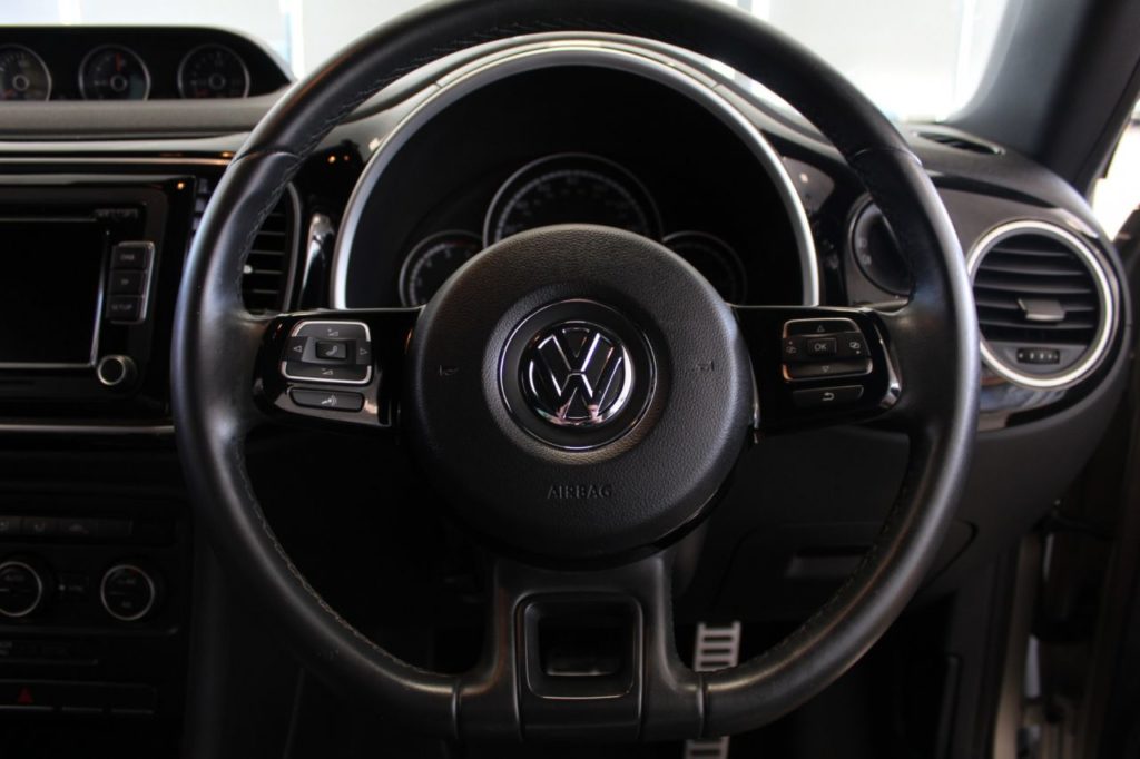 Used_2015_SILVER_VOLKSWAGEN_BEETLE_2