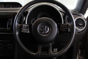 Used_2015_SILVER_VOLKSWAGEN_BEETLE_2