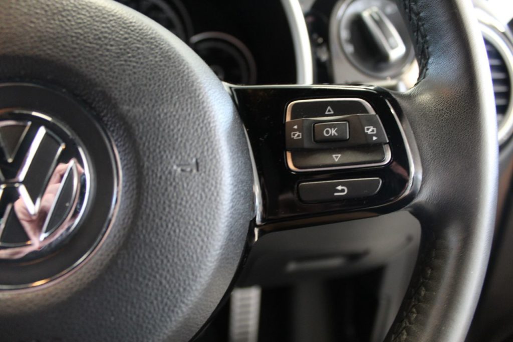 Used_2015_SILVER_VOLKSWAGEN_BEETLE_2