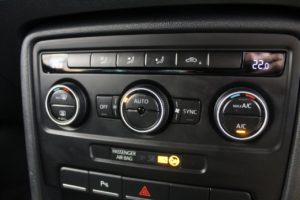 Used_2015_SILVER_VOLKSWAGEN_BEETLE_2
