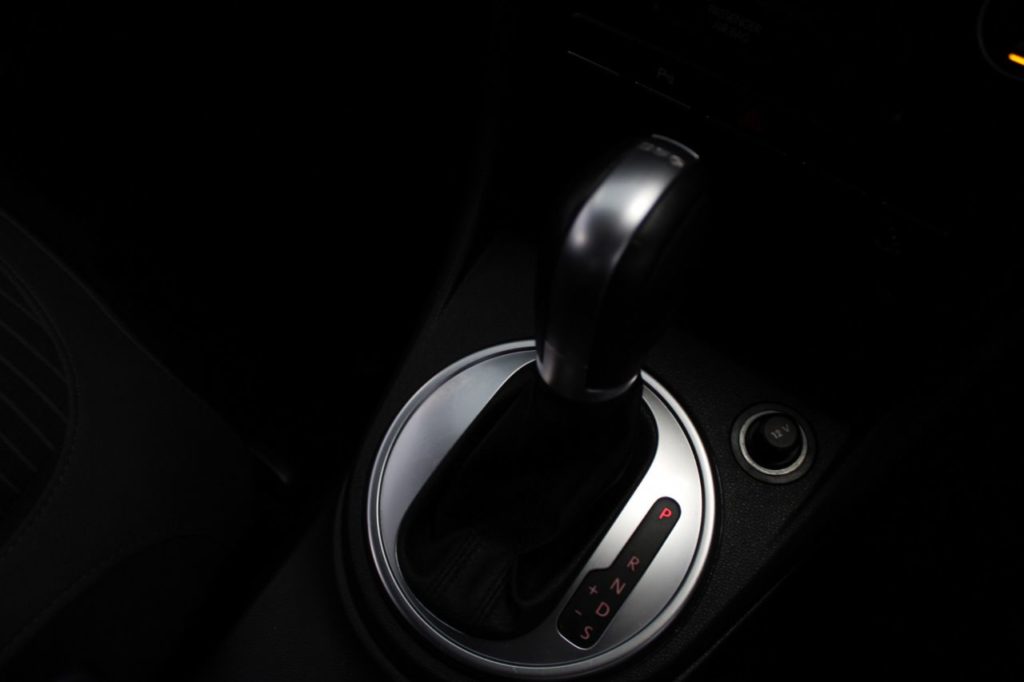 Used_2015_SILVER_VOLKSWAGEN_BEETLE_2
