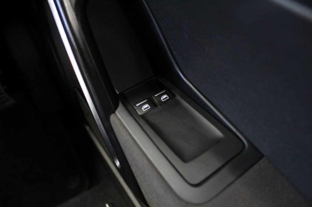 Used_2015_SILVER_VOLKSWAGEN_BEETLE_2