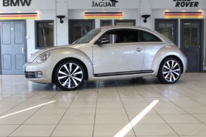 Used_2015_SILVER_VOLKSWAGEN_BEETLE_2