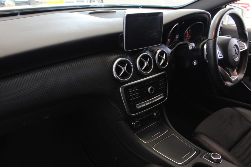 Used_2016_WHITE_MERCEDES-BENZ_A-CLASS_2