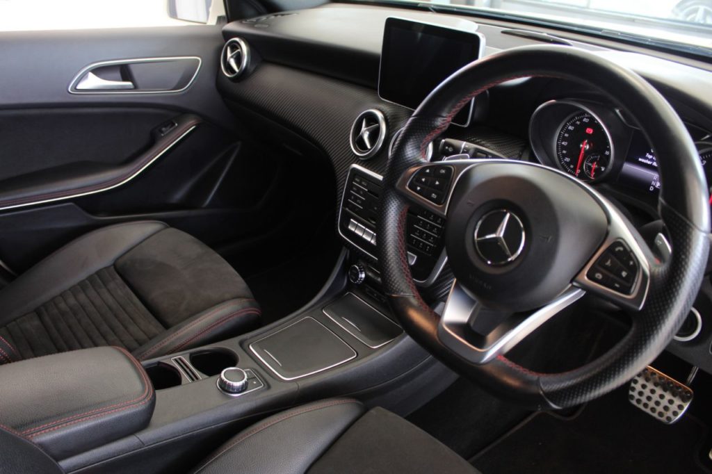 Used_2016_WHITE_MERCEDES-BENZ_A-CLASS_2