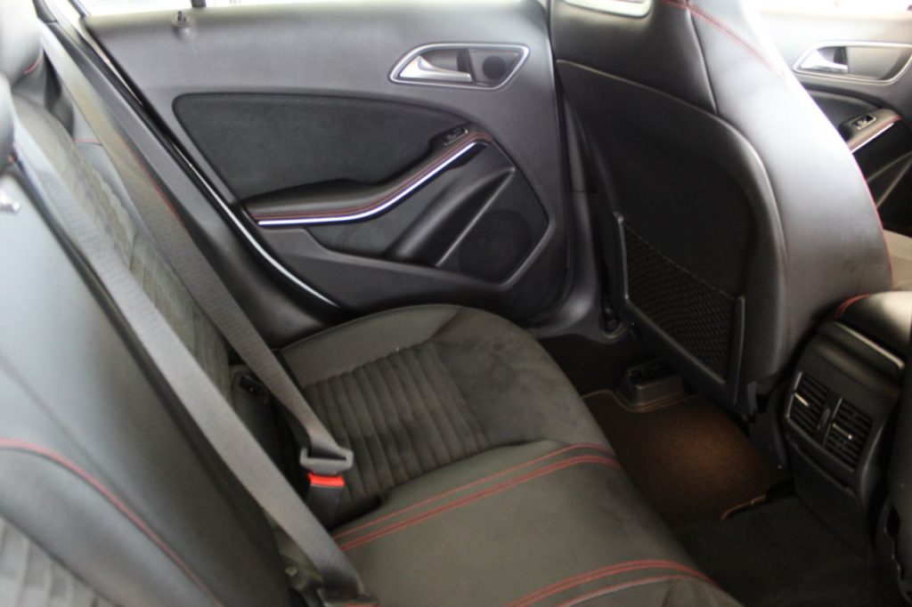 Used_2016_WHITE_MERCEDES-BENZ_A-CLASS_2