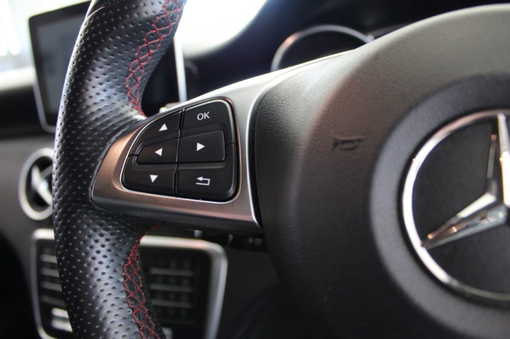 Used_2016_WHITE_MERCEDES-BENZ_A-CLASS_2