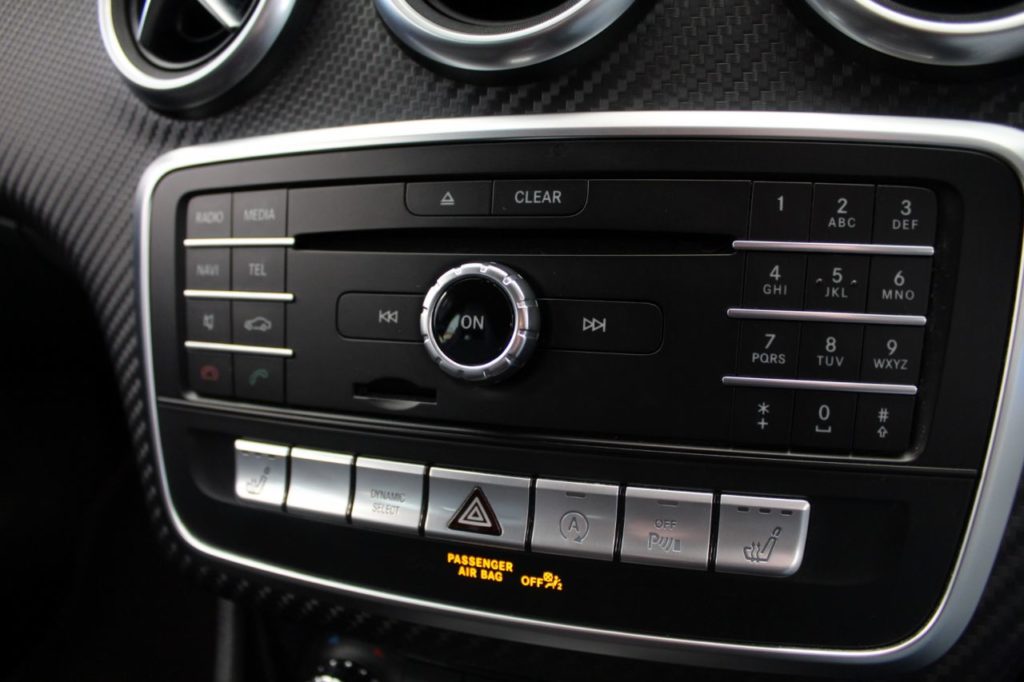 Used_2016_WHITE_MERCEDES-BENZ_A-CLASS_2