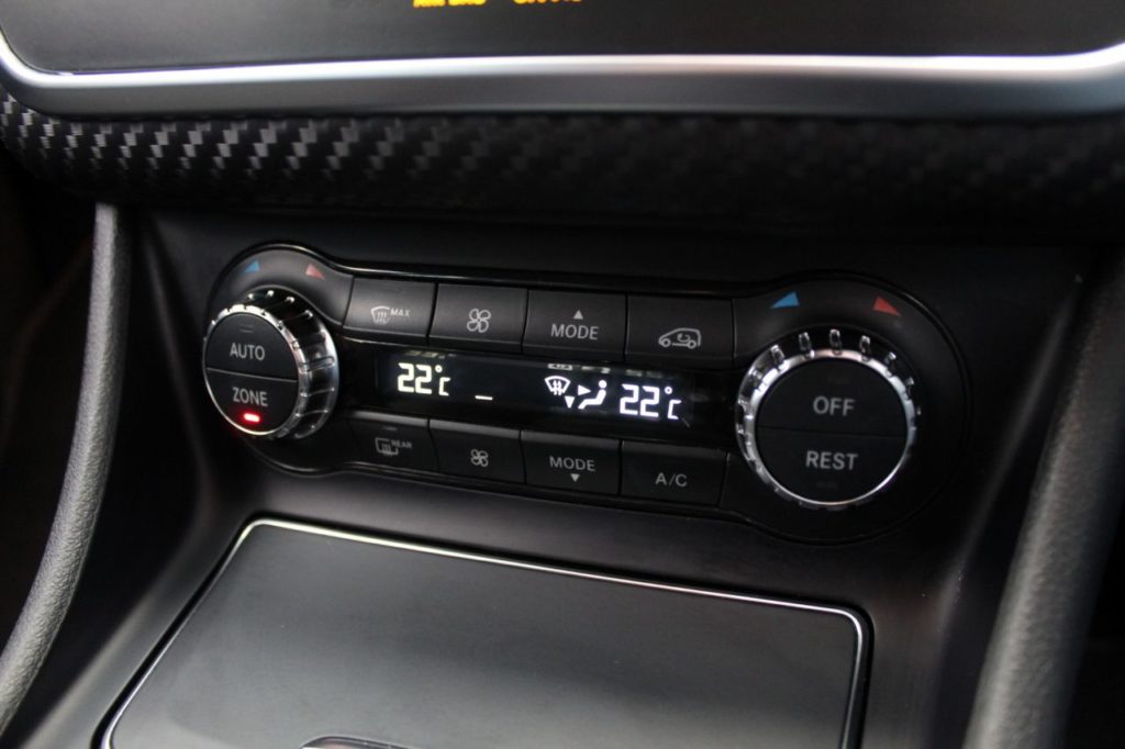Used_2016_WHITE_MERCEDES-BENZ_A-CLASS_2