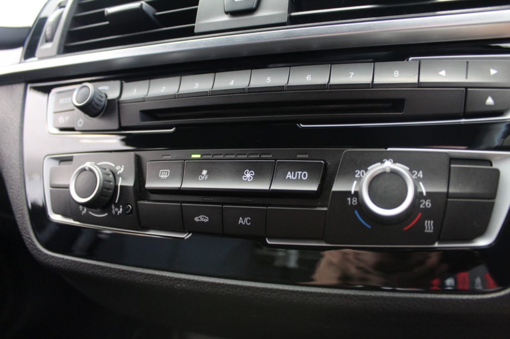 Used_2017_BLACK_BMW_1-SERIES_1