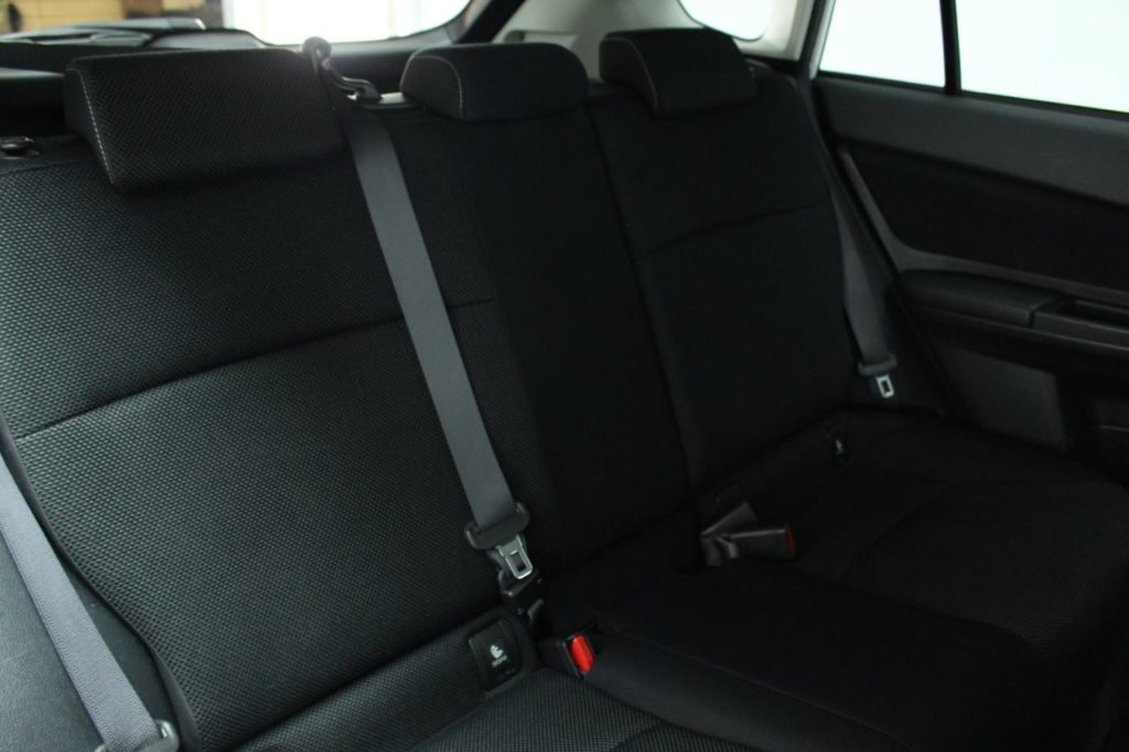 Used_2012_WHITE_SUBARU_XV_2