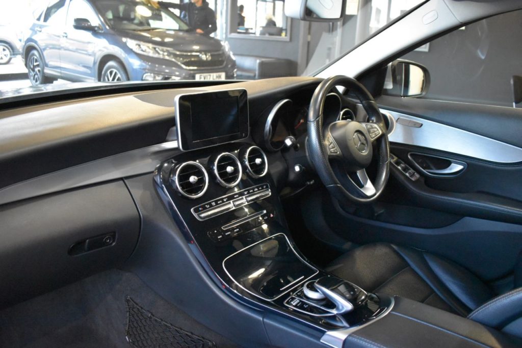 Used_2015_SILVER_MERCEDES-BENZ_C-CLASS_2