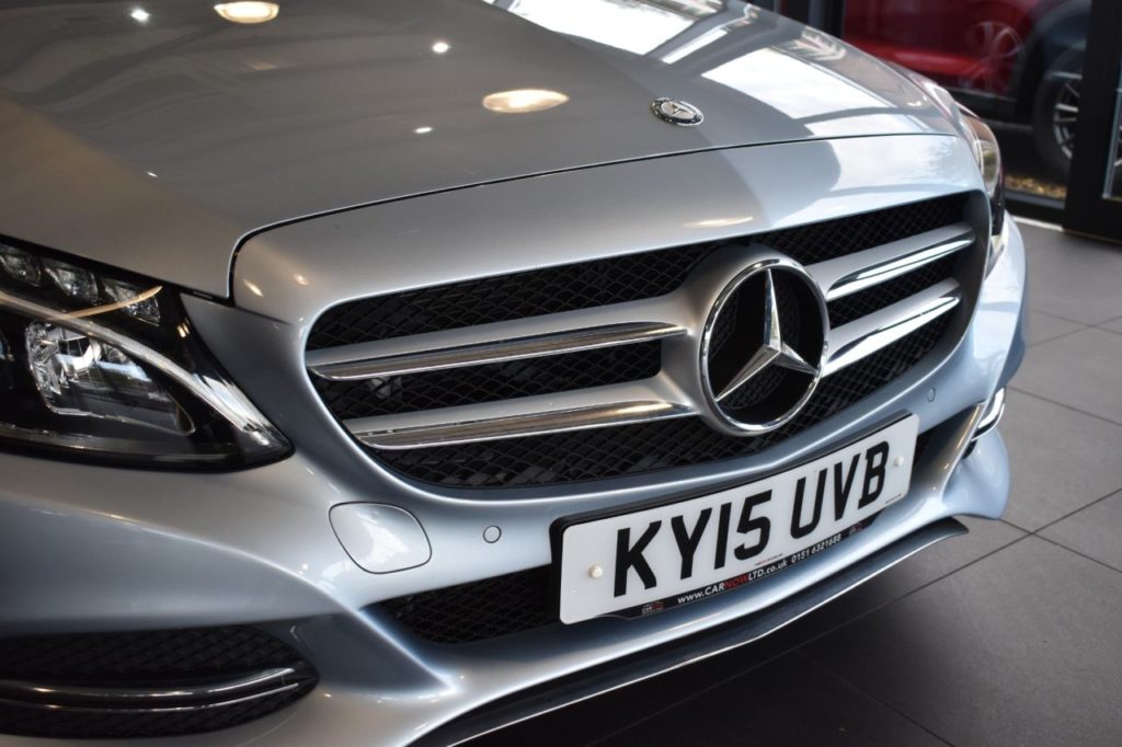Used_2015_SILVER_MERCEDES-BENZ_C-CLASS_2
