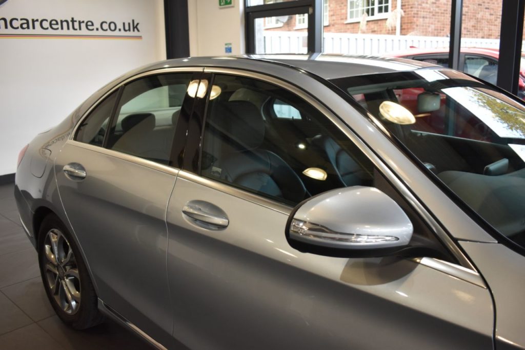 Used_2015_SILVER_MERCEDES-BENZ_C-CLASS_2
