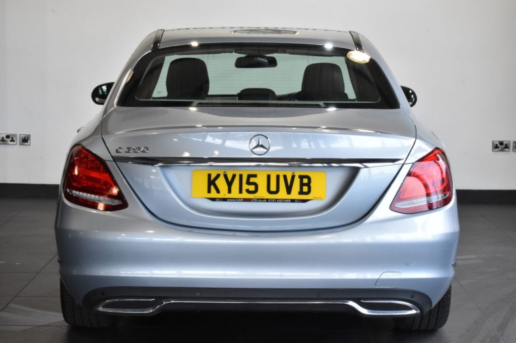 Used_2015_SILVER_MERCEDES-BENZ_C-CLASS_2