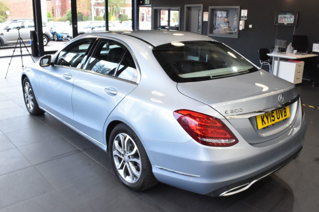 Used_2015_SILVER_MERCEDES-BENZ_C-CLASS_2