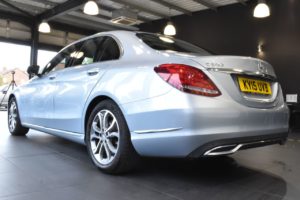 Used_2015_SILVER_MERCEDES-BENZ_C-CLASS_2
