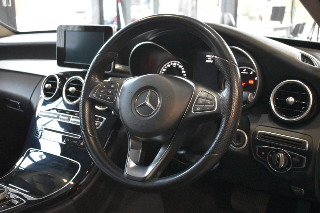 Used_2015_SILVER_MERCEDES-BENZ_C-CLASS_2