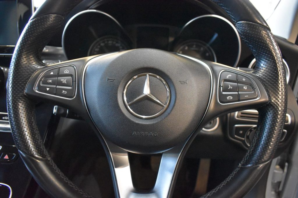 Used_2015_SILVER_MERCEDES-BENZ_C-CLASS_2