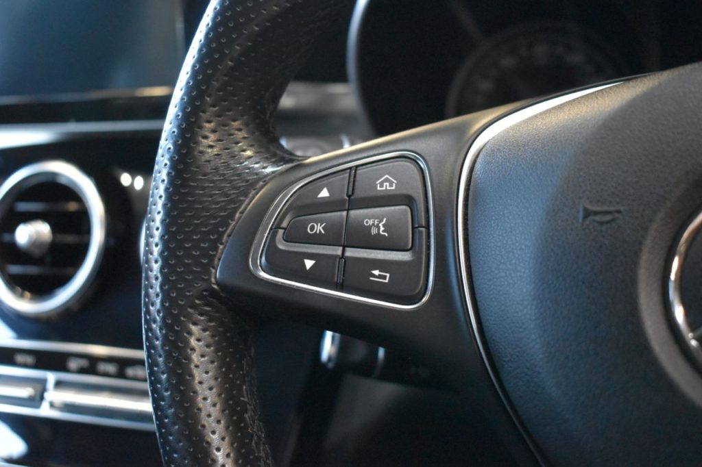 Used_2015_SILVER_MERCEDES-BENZ_C-CLASS_2