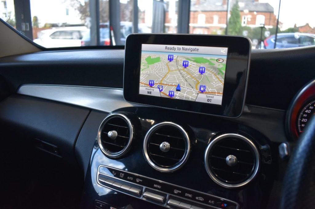 Used_2015_SILVER_MERCEDES-BENZ_C-CLASS_2