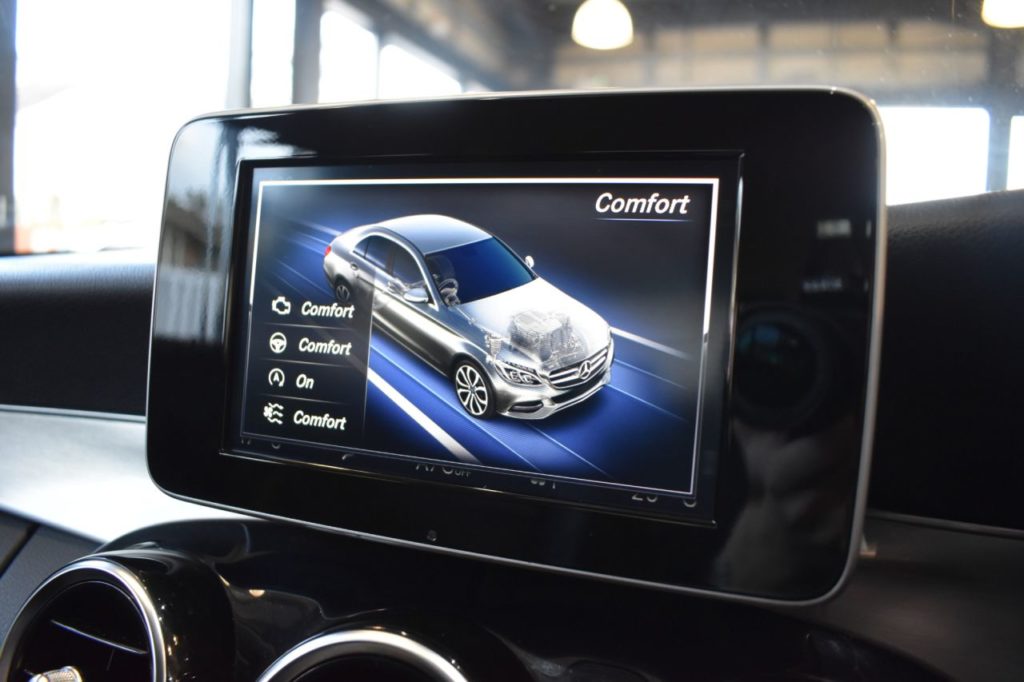 Used_2015_SILVER_MERCEDES-BENZ_C-CLASS_2
