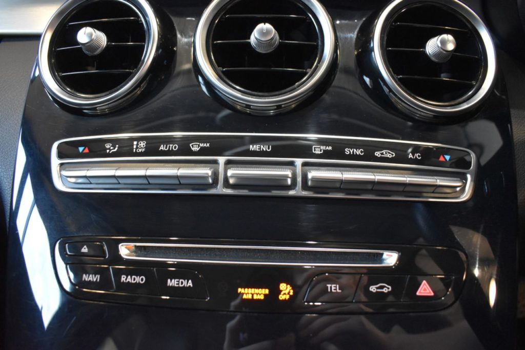 Used_2015_SILVER_MERCEDES-BENZ_C-CLASS_2