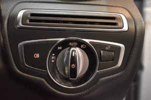 Used_2015_SILVER_MERCEDES-BENZ_C-CLASS_2