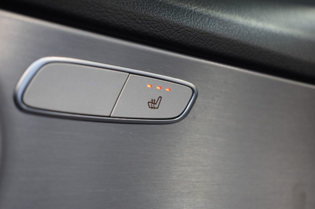 Used_2015_SILVER_MERCEDES-BENZ_C-CLASS_2