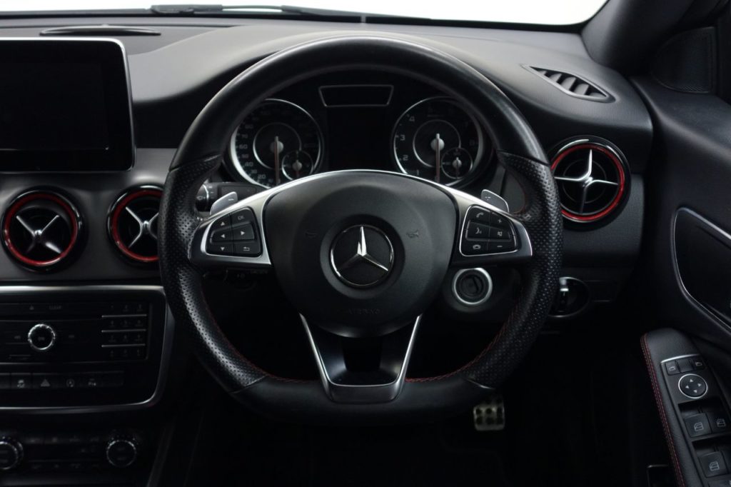 Used_2015_WHITE_MERCEDES-BENZ_CLA_2