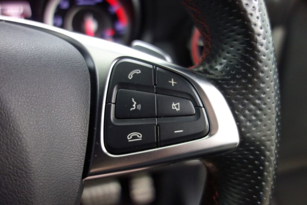 Used_2015_WHITE_MERCEDES-BENZ_CLA_2