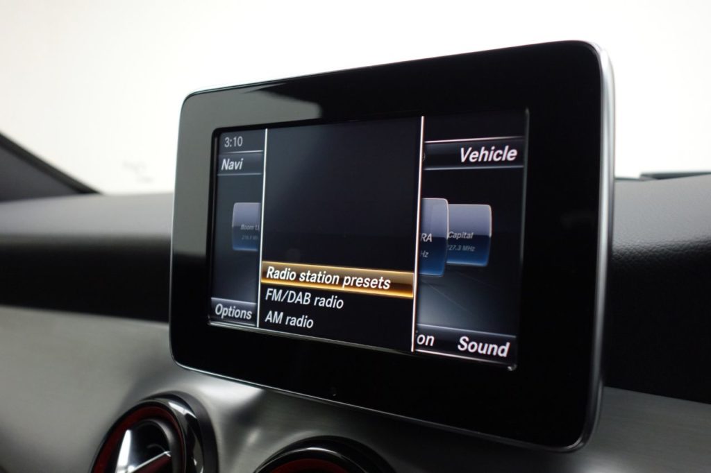 Used_2015_WHITE_MERCEDES-BENZ_CLA_2