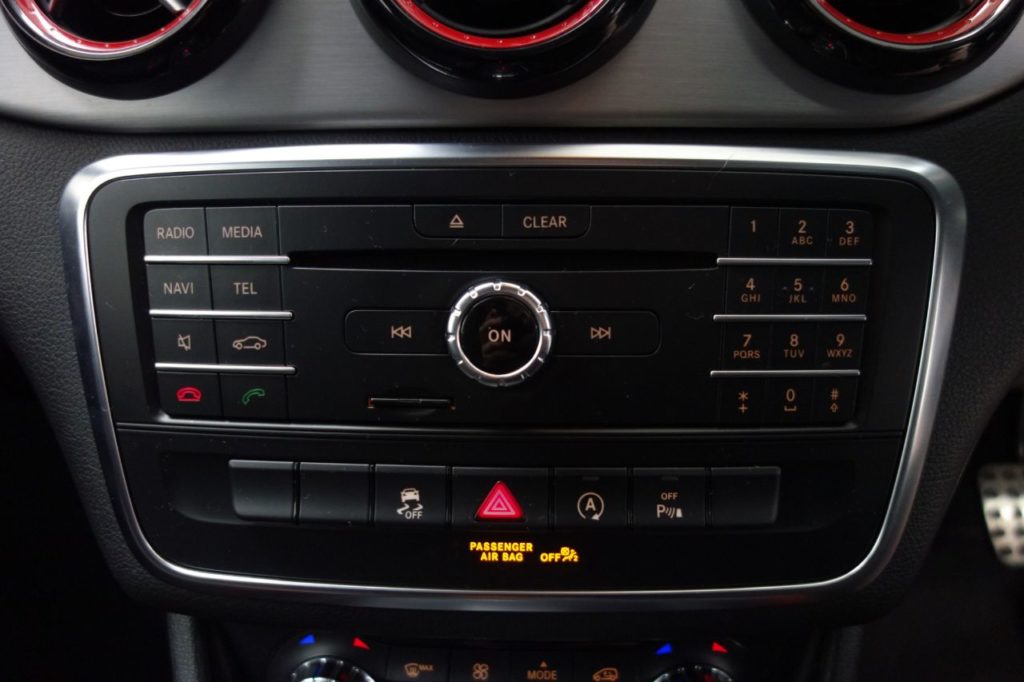 Used_2015_WHITE_MERCEDES-BENZ_CLA_2